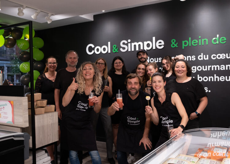 Vincent Mahé (au centre), entouré de l’équipe de Cool & Simple