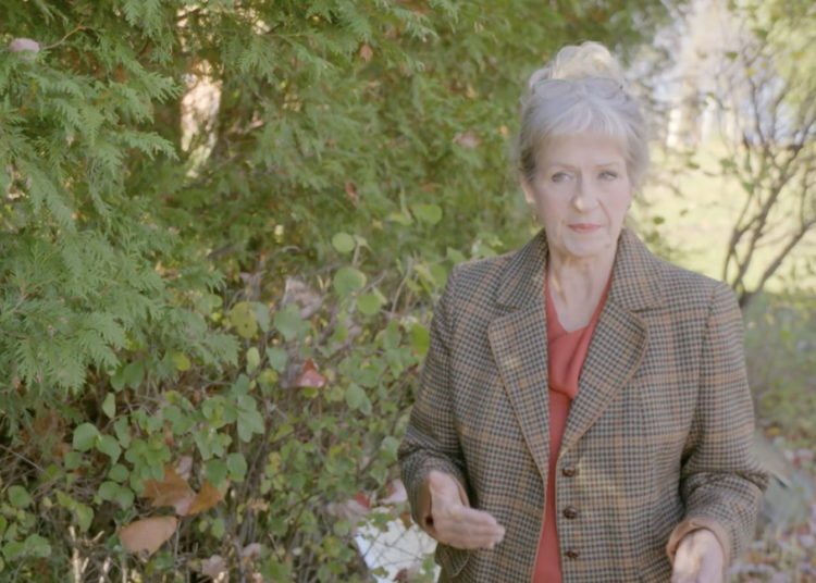 Suzanne Lachance dans le film documentaire Je me souviens... toujours (crédit : Pascale Deleule)